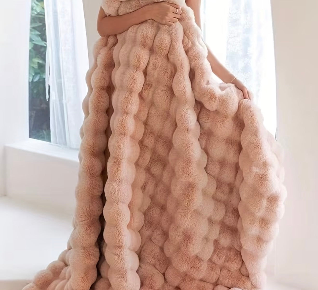 Traditional-Style Plush Double-Layer Leisure Blanket – All-Season Cozy Solid Fleece Comforter (100% Polyester)