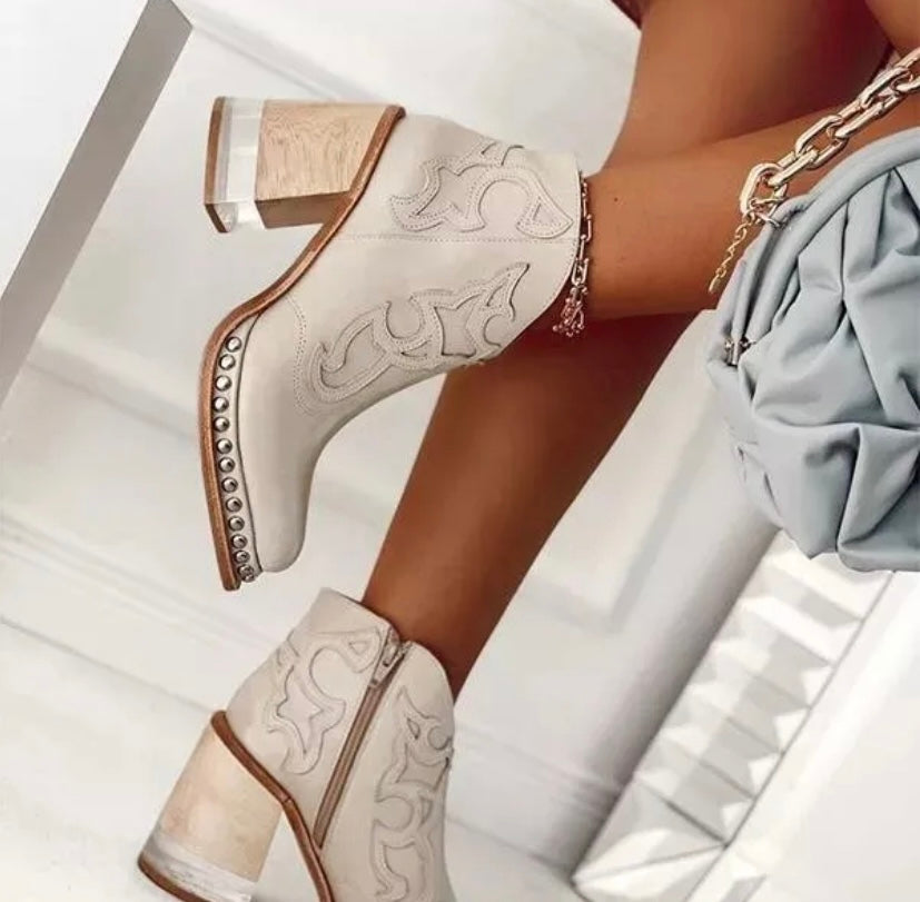 Women Fashion Plus Size Vintage Embroidered Studded Veal Pointed Toe Chunky Heel Short Boots