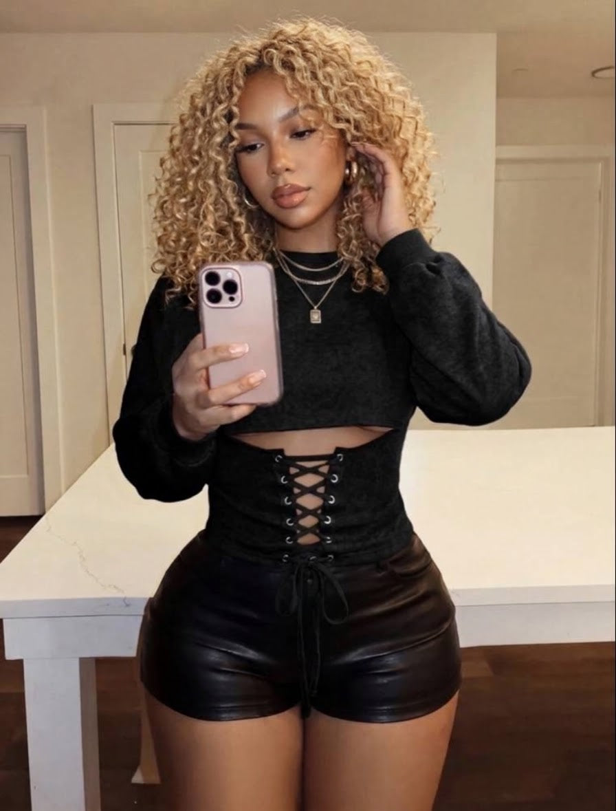 Slaydiva Women's Cream 2-In-1
Cropped Sweatshirt With Asymmetric Button Waist Panel - Casual Streetwear
