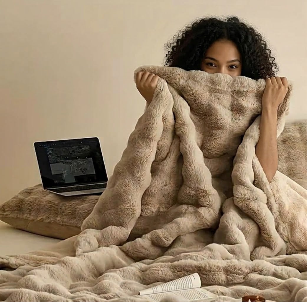 Traditional-Style Plush Double-Layer Leisure Blanket – All-Season Cozy Solid Fleece Comforter (100% Polyester)