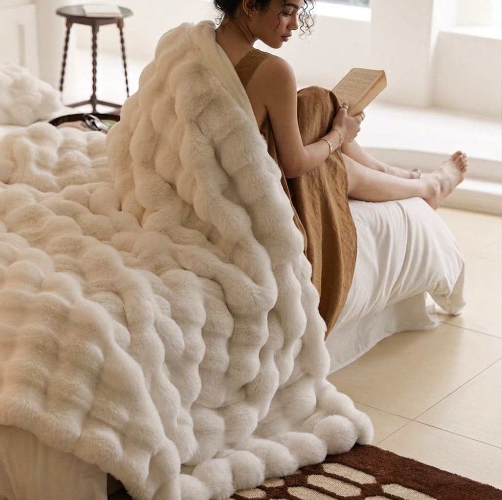Traditional-Style Plush Double-Layer Leisure Blanket – All-Season Cozy Solid Fleece Comforter (100% Polyester)