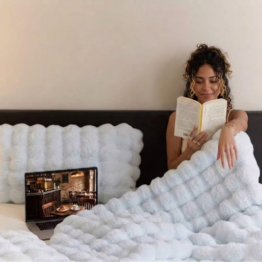 Traditional-Style Plush Double-Layer Leisure Blanket – All-Season Cozy Solid Fleece Comforter (100% Polyester)
